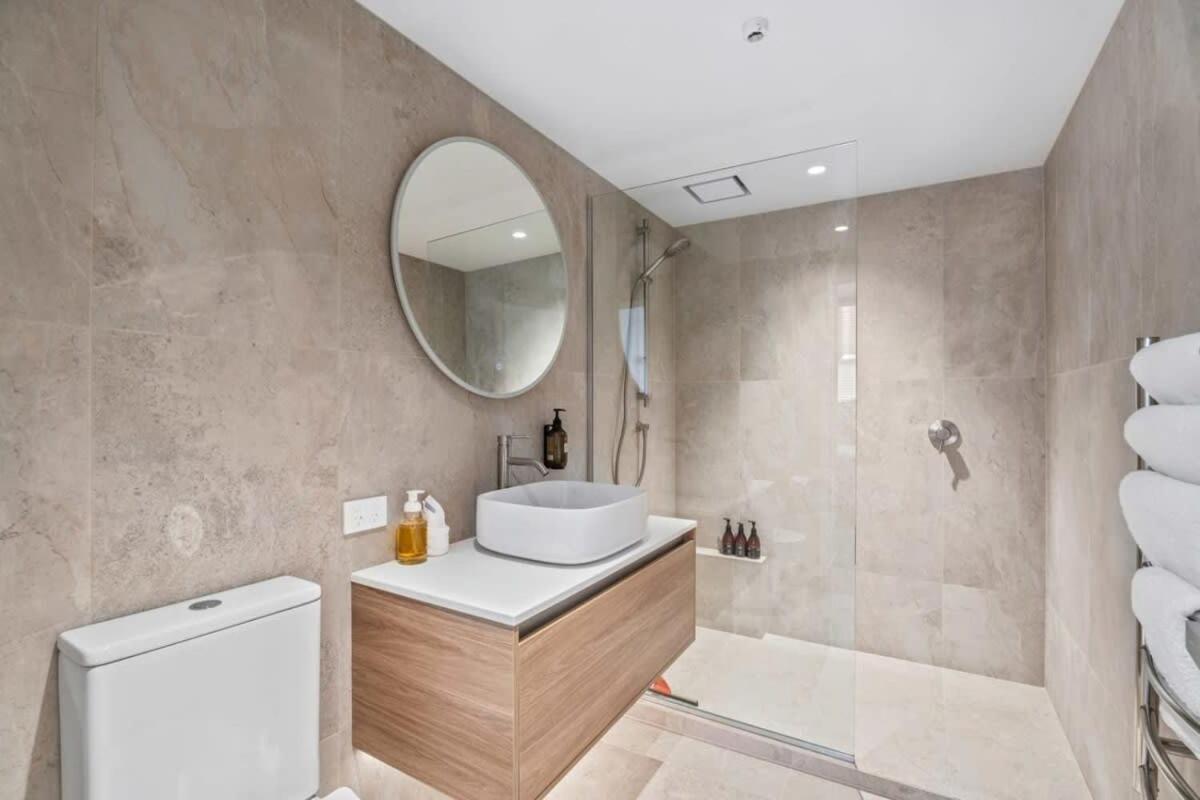 Tranquil Modern Studio Queenstown Bagian luar foto