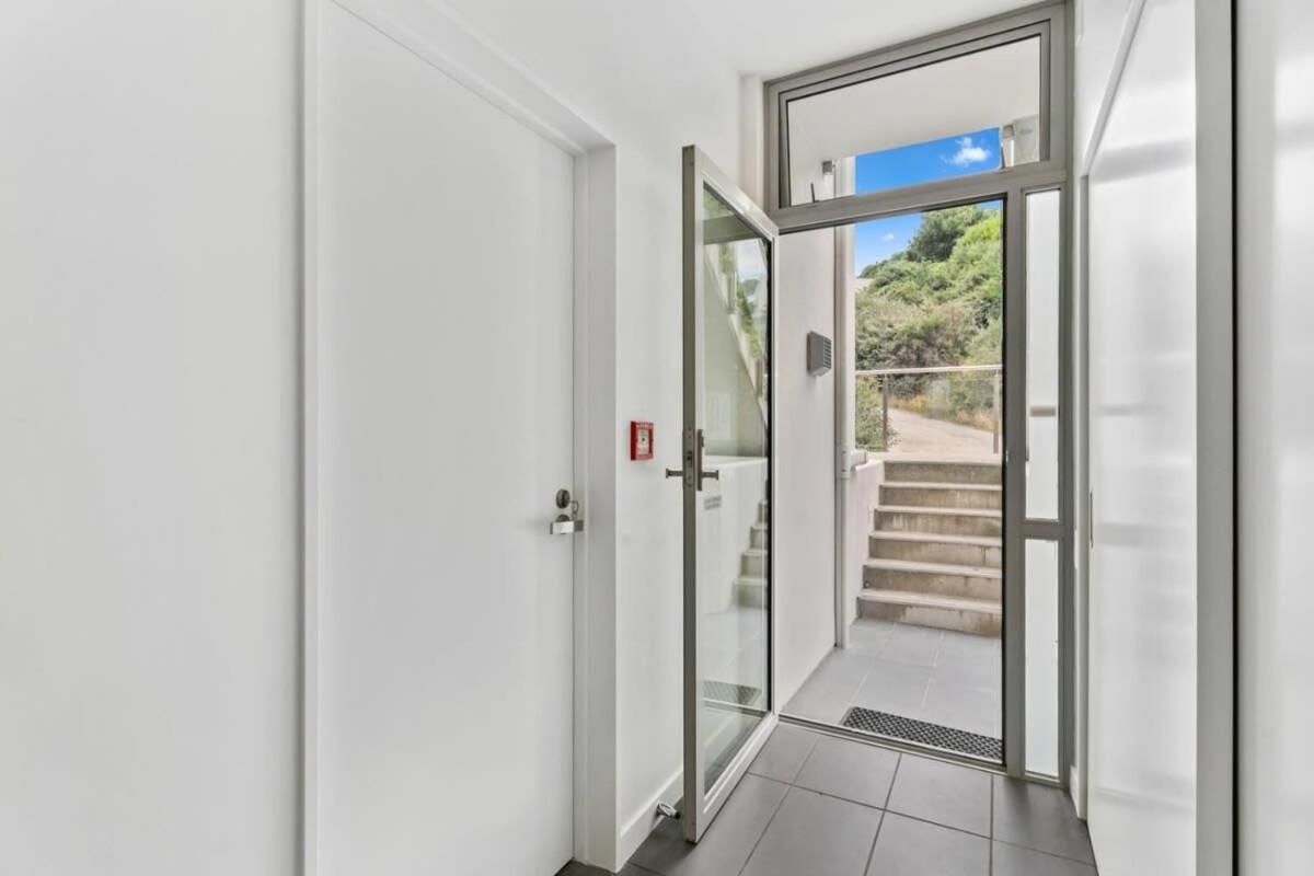 Tranquil Modern Studio Queenstown Bagian luar foto