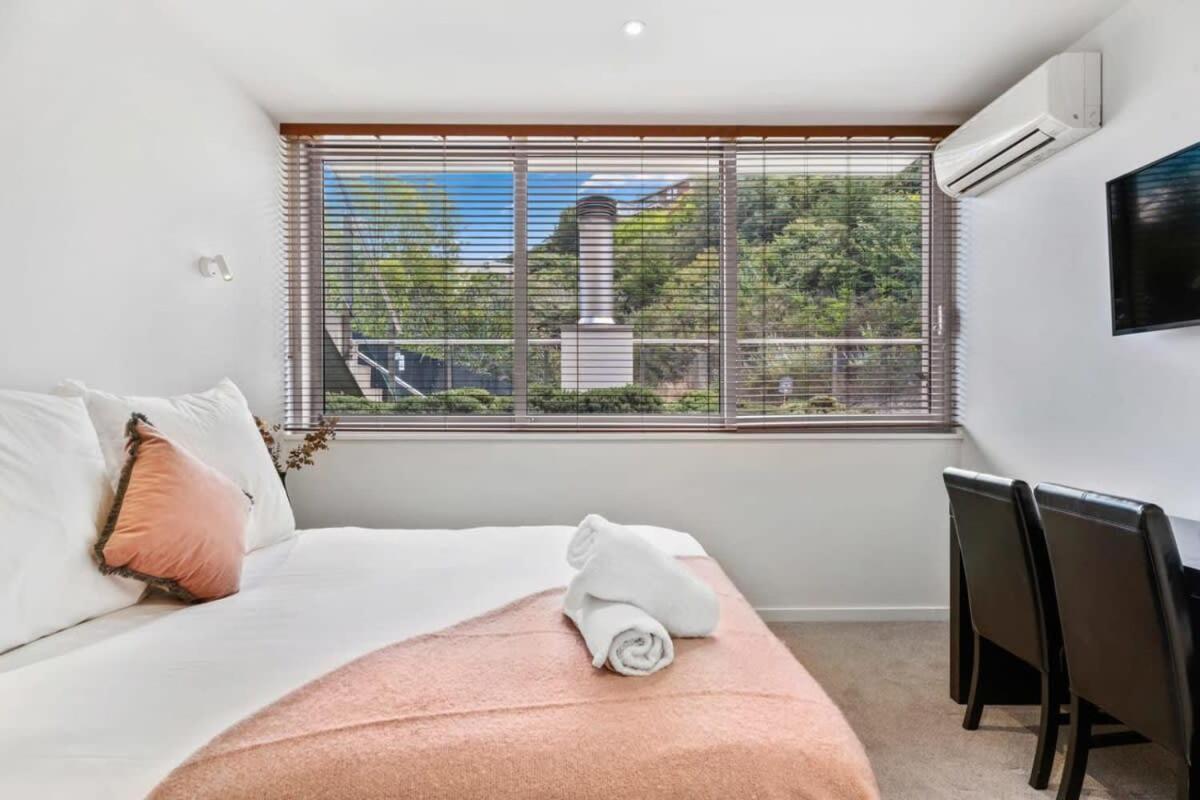 Tranquil Modern Studio Queenstown Bagian luar foto