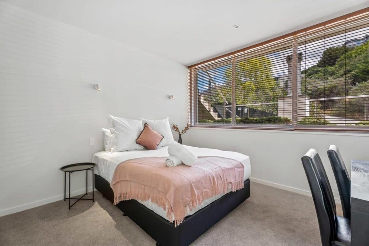 Tranquil Modern Studio Queenstown Bagian luar foto