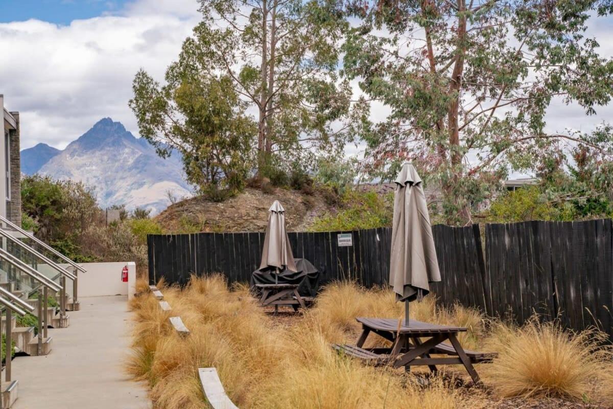 Tranquil Modern Studio Queenstown Bagian luar foto